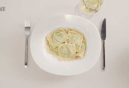 Фото шага рецепта Домашние равиоли с рикоттой и шпинатом 53129 шаг 5  