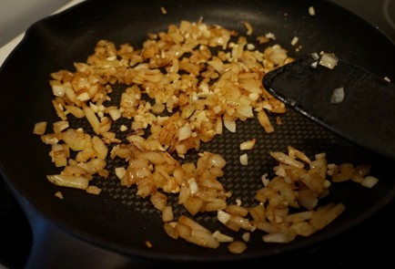 Фото шага рецепта Домашний бургер с мясной котлетой и беконом 53124 шаг 1  