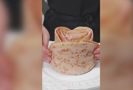 Фото шага рецепта Домашний блинный торт с малиновым кремом 191371 шаг 8  