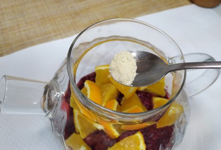 Фото шага рецепта Домашний чай с апельсином и клюквой 190759 шаг 5  