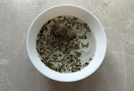 Фото шага рецепта Домашний чай с лимоном и мятой 189807 шаг 2  