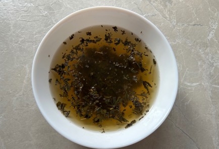 Фото шага рецепта Домашний чай с лимоном и мятой 189807 шаг 4  