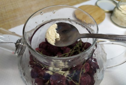 Фото шага рецепта Домашний чай с вишней и пряностями 190516 шаг 4