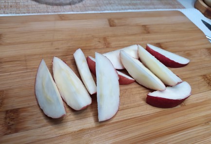 Фото шага рецепта Домашний чай с яблоком и корицей 190518 шаг 1  