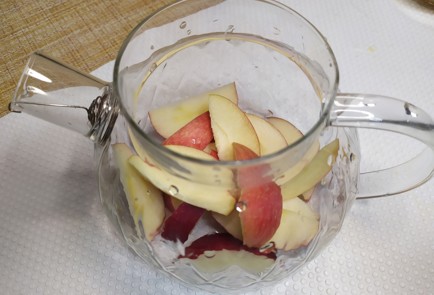 Фото шага рецепта Домашний чай с яблоком и корицей 190518 шаг 2  