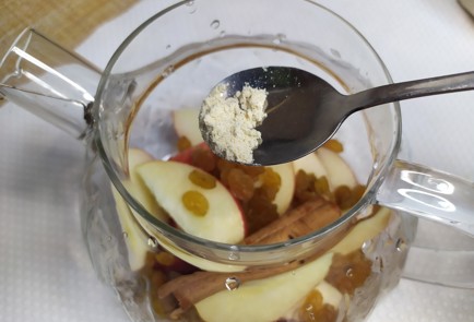 Фото шага рецепта Домашний чай с яблоком и корицей 190518 шаг 5  