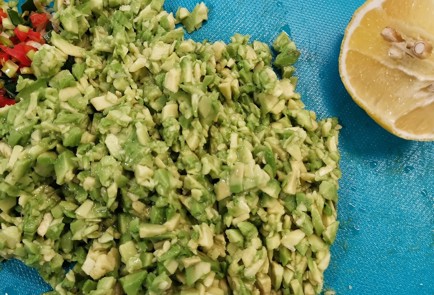 Фото шага рецепта Домашний гуакамоле 153093 шаг 4  