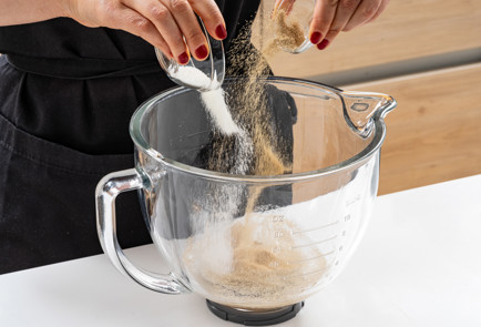 Фото шага рецепта Домашний хлеб косичка 189119 шаг 2  