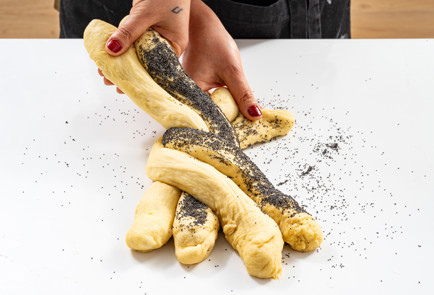 Фото шага рецепта Домашний хлеб косичка 189119 шаг 7  