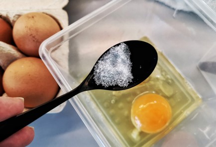 Фото шага рецепта Домашний майонез с куркумой 140021 шаг 2  