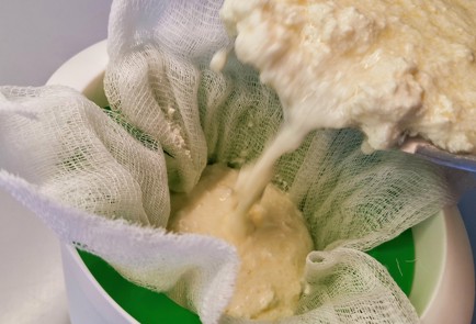 Фото шага рецепта Домашний сыр 174447 шаг 5  