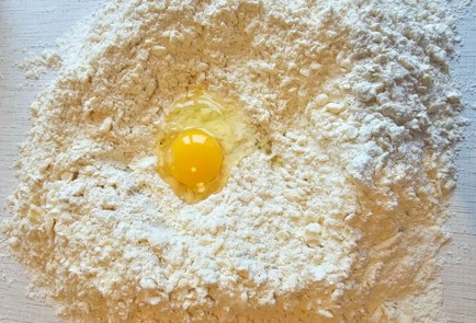 Фото шага рецепта Домашний торт Наполеон на заварном креме 175461 шаг 2  