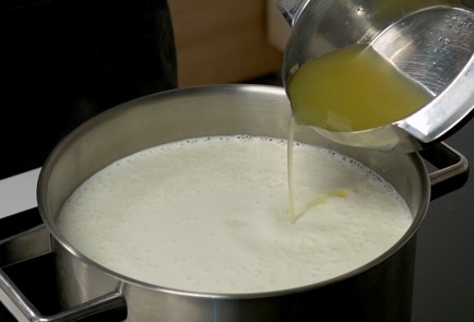 Фото шага рецепта Домашний творог 151192 шаг 3  