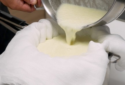 Фото шага рецепта Домашний творог 151192 шаг 5  