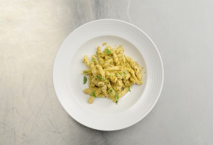 Фото шага рецепта Домашняя паста бузиате с песто алла трапанезе 42458 шаг 4  