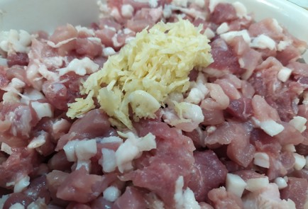 Фото шага рецепта Домашняя колбаса из свинины 188948 шаг 3  