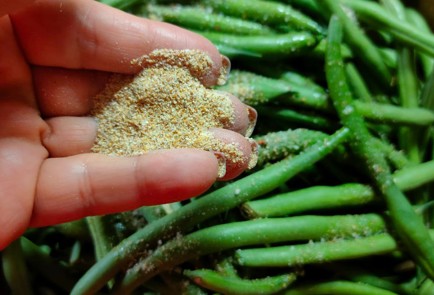 Фото шага рецепта Домашняя курица запеченная с яблоками и гарниром из зеленой фасоли 189448 шаг 12  