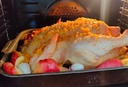 Фото шага рецепта Домашняя курица запеченная с яблоками и гарниром из зеленой фасоли 189448 шаг 9  