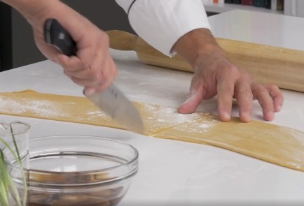 Фото шага рецепта Домашняя паста с белыми грибами 151563 шаг 12  