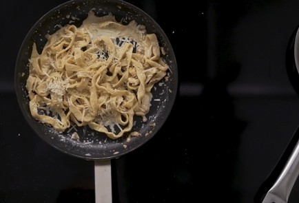 Фото шага рецепта Домашняя паста с белыми грибами 151563 шаг 18  