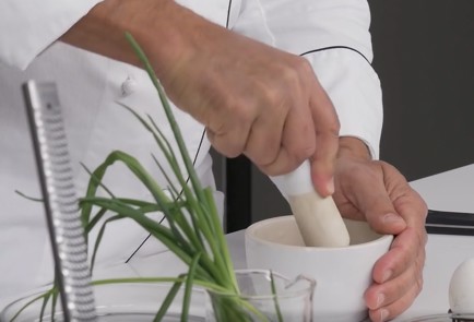 Фото шага рецепта Домашняя паста с белыми грибами 151563 шаг 2  