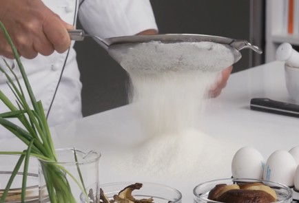 Фото шага рецепта Домашняя паста с белыми грибами 151563 шаг 4  