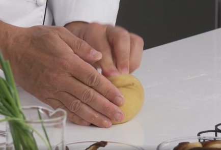 Фото шага рецепта Домашняя паста с белыми грибами 151563 шаг 7  