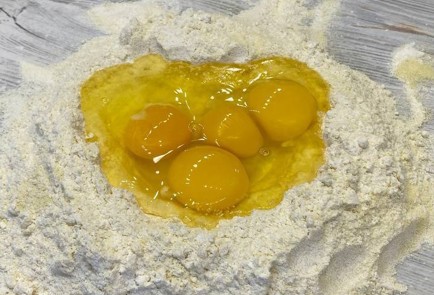 Фото шага рецепта Домашняя паста с белыми грибами 152835 шаг 2  