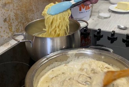 Фото шага рецепта Домашняя паста с белыми грибами 152835 шаг 7  