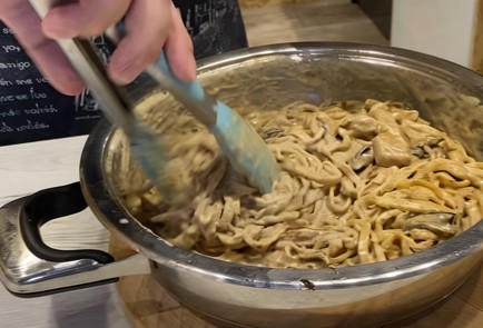 Фото шага рецепта Домашняя паста с белыми грибами 152835 шаг 8  