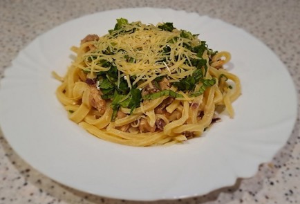 Фото шага рецепта Домашняя паста с курицей сыром и зеленью 190247 шаг 13  