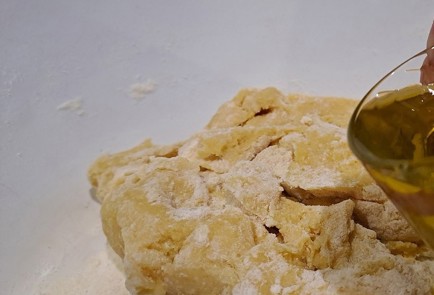 Фото шага рецепта Домашняя паста с курицей сыром и зеленью 190247 шаг 2  