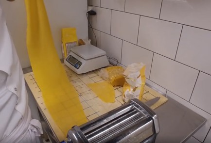 Фото шага рецепта Домашняя паста 137308 шаг 4  