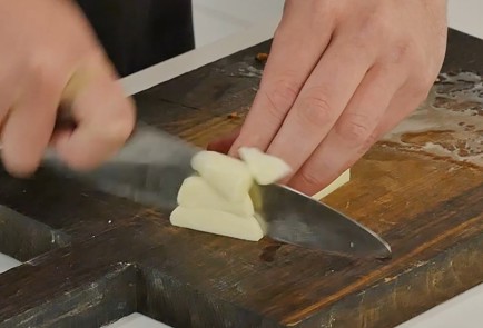 Фото шага рецепта Домашняя пицца Маргарита 136926 шаг 3  