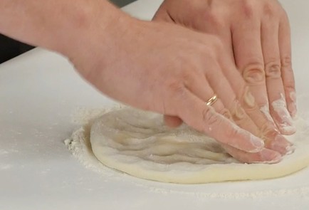 Фото шага рецепта Домашняя пицца Маргарита 136926 шаг 4  