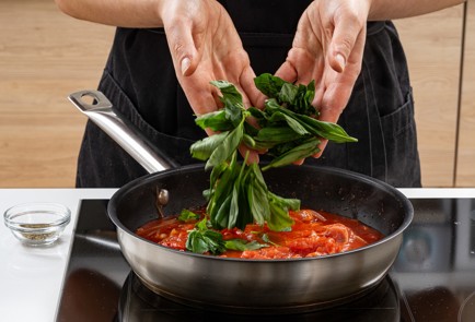 Фото шага рецепта Домашняя пицца Маринара 175637 шаг 12