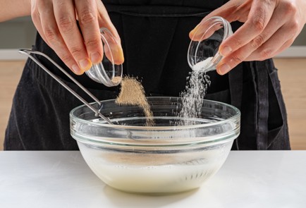 Фото шага рецепта Домашняя пицца Маринара 175637 шаг 3