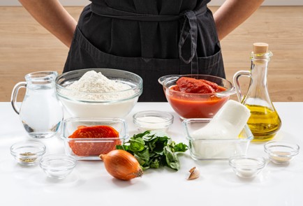 Фото шага рецепта Домашняя пицца Пепперони 175636 шаг 1  