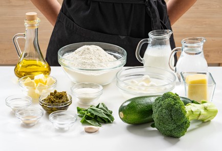 Фото шага рецепта Домашняя пицца с брокколи и песто 175635 шаг 1  