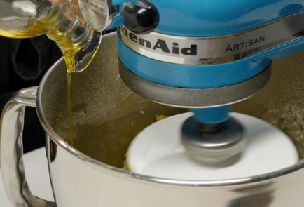 Фото шага рецепта Домашняя пицца 140418 шаг 2  