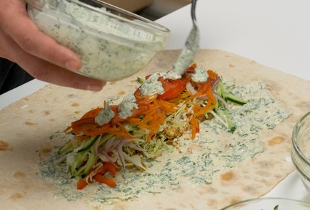 Фото шага рецепта Домашняя шаурма с курицей 41324 шаг 9  