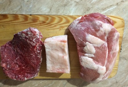 Фото шага рецепта Домашняя свиноговяжья колбаса 138738 шаг 1  