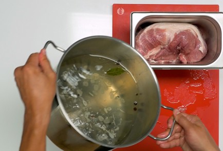 Фото шага рецепта Домашняя ветчина 151188 шаг 3  