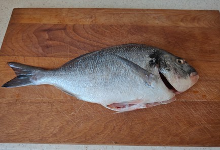 Фото шага рецепта Дорада со свежим базиликом 175931 шаг 1  