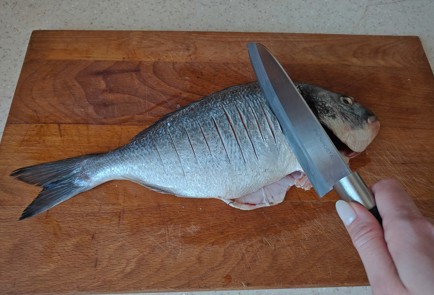 Фото шага рецепта Дорада со свежим базиликом 175931 шаг 2  