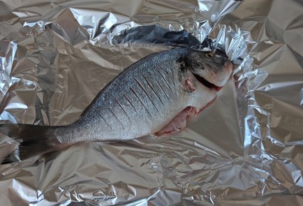 Фото шага рецепта Дорада со свежим базиликом 175931 шаг 3  