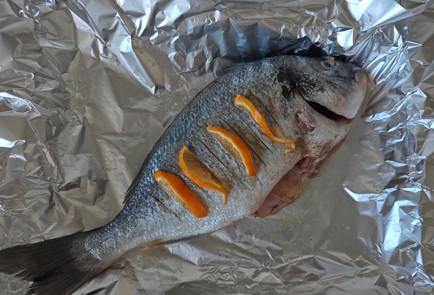 Фото шага рецепта Дорада со свежим базиликом 175931 шаг 8  