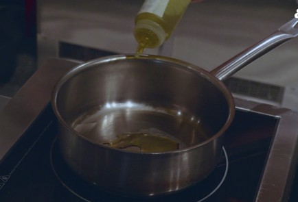 Фото шага рецепта Дорада в духовке с помидорами и каперсами 153081 шаг 5  