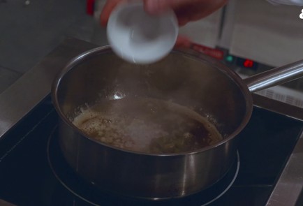 Фото шага рецепта Дорада в духовке с помидорами и каперсами 153081 шаг 6  