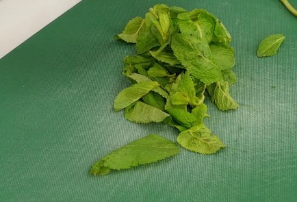 Фото шага рецепта Азербайджанский холодный суп довга 125308 шаг 4  